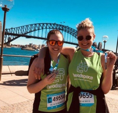 2 runners with the harbour bridge in the background